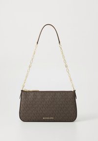 Sac à main monogramme marron de forme rectangulaire, avec une chaîne dorée et une bandoulière en cuir. Dispose d'une fermeture éclair et d'un logo sur le devant.