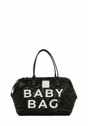 Zwarte gewatteerde luiertas met zilveren "BABY BAG" tekst, dubbele handvatten en een logo patch. Beschikt over een gladde nylon textuur en metalen hardware.