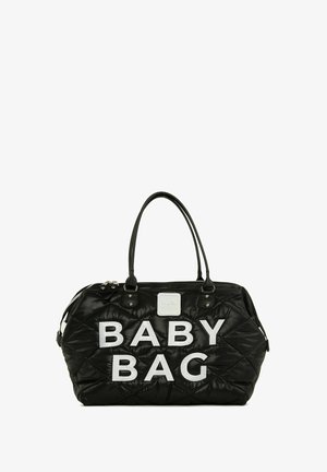 Geantă de maternitate neagră, matlasată, cu text argintiu "BABY BAG", mânere duble și un patch logo. Prezintă o textură netedă din nailon și accesorii metalice.