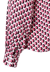 Langärmliges Hemd mit Manschette und weißen Knöpfen, verziert mit pinken und dunkelroten Halbkreis-Mustern auf einem weißen Hintergrund.