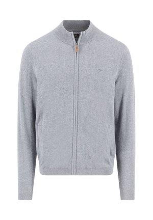 Svetlosivý pletený zipsový sveter s vysokým golierom, dlhými rukávmi a dvoma bočnými vreckami. Na hrudi má jemnú značku.