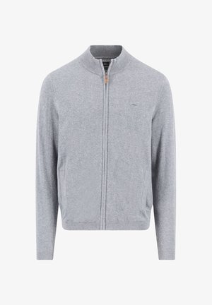 Lichtgrijs gebreid jack met ritssluiting, hoge kraag, lange mouwen en twee zijzakken. Voorzien van subtiel merklogo op de borst.
