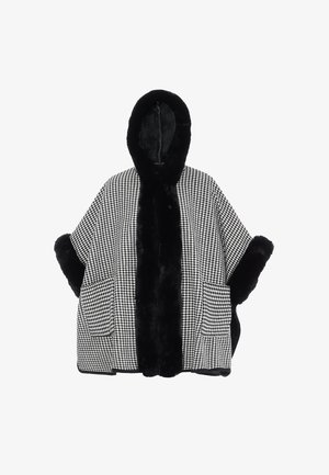 Fekete-fehér houndstooth mintás poncsó, fekete prémmel bélelt kapucnival és mandzsettával. Elöl zsebekkel rendelkezik és laza, áramló szabása van.