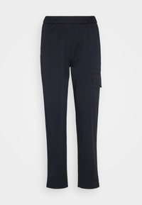 Pantalon droit noir avec taille élastique et une poche à rabat sur le côté droit, présenté sur fond blanc uni.
