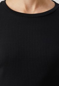 Vero Moda Petite VMLAVENDER O NECK DRESS - Trikoomekko - black