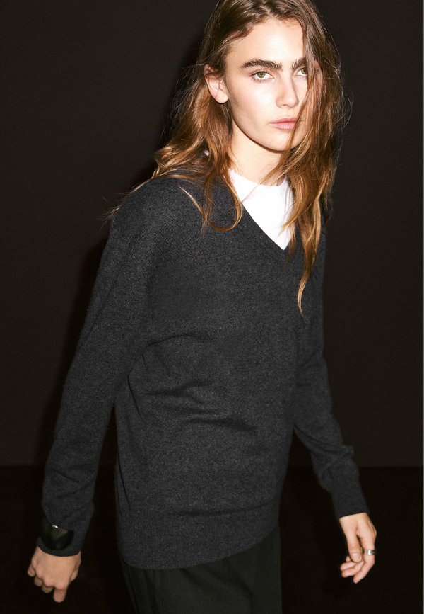 V-NECK  - Strickpullover