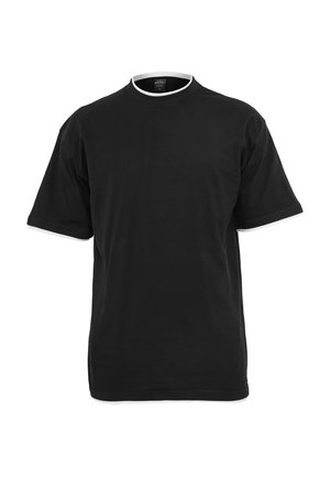 Schwarzes T-Shirt mit kurzen Ärmeln und Rundhalsausschnitt, mit weißen Ziernähten am Kragen und an den Ärmelsäumen, vor weißem Hintergrund präsentiert.