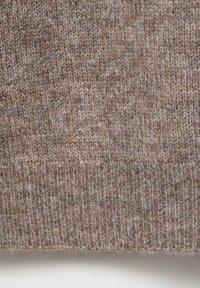 Braun gestrickter Stoff mit einer strukturierten, weichen Optik. Verfügt über einen gerippten Saum entlang der unteren Kante, der dem gesamten Design Detail verleiht.