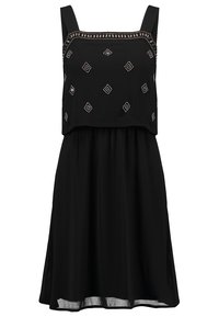 Robe noire avec un corsage ajusté et une jupe évasée. Présente des bretelles carrées et des motifs losanges brodés décoratifs à l'avant.