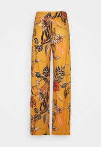 Wijde broek met een levendige gele achtergrond versierd met kleurrijke bloem- en loofpatronen in roze, zwart en groene tinten.