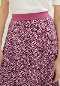 TOM TAILOR MIDI - Jupe trapèze -  berry
