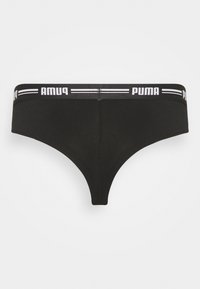Crni pamučni tanga gaćice s širokim elastičnim pojasom koji sadrži bijelo "PUMA" logotip i suptilne akcentne logotipe. Glatka tekstura, minimalistički dizajn.