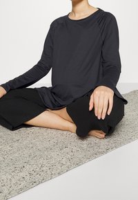 Puma Langarmshirt - black