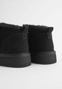 Next SHOWER RESISTENT LINED - Ziemas zābaki - black