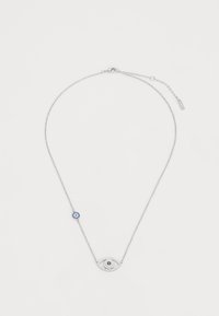 Colier din argint cu pandantiv în formă de ochi, decorat cu accente din albastru și cristal, și un mic charm circular albastru.