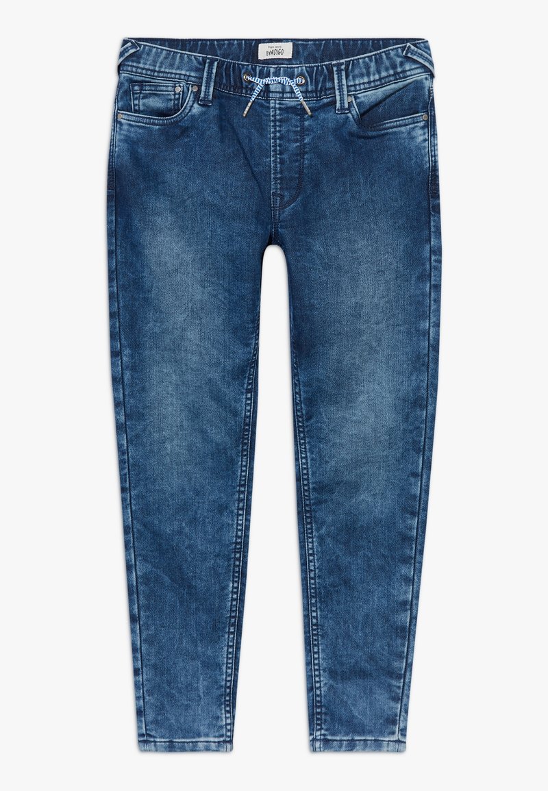 Blaue Denim-Jeans mit Tunnelzug, fünf Taschen, Gürtelschlaufen und verblassten Waschdetails, flach auf weißem Hintergrund dargestellt.