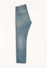 Jeans de denim azul con un diseño de pierna recta, textura desgastada y un bolsillo trasero único con un contorno cosido.