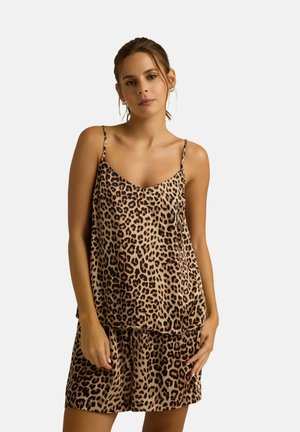 Jedwabna koszulka na ramiączkach w panterkę z regulowanymi cienkimi ramiączkami, w zestawie z pasującymi szortami; miękka tekstura i luźny fason.