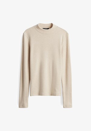 Maglione beige a maniche lunghe con collo alto, caratterizzato da una texture a coste e una silhouette aderente, con un design semplice e lineare.