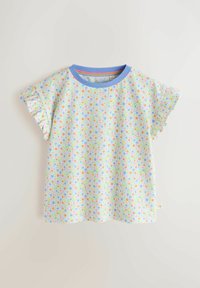 Camiseta de bebé de manga corta con cuello azul, mangas con volantes y pequeño estampado floral multicolor sobre fondo claro.