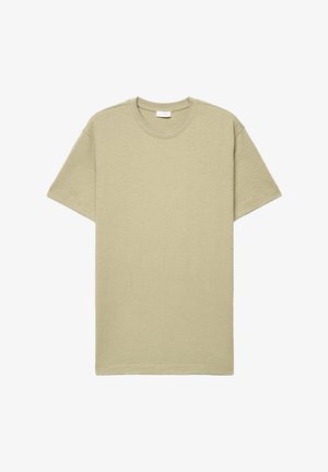 Beige kurzärmeliges T-Shirt mit Rundhalsausschnitt, strukturierter Oberfläche, lockerem Schnitt und sichtbar angebrachter Markenkennzeichnung im inneren Nackenbereich.