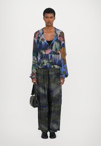 Henrik Vibskov SHANTS PANTS - Stoffhose - grey