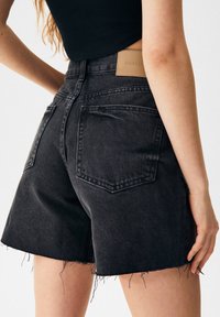 PULL&BEAR Short en jean - mottled black
