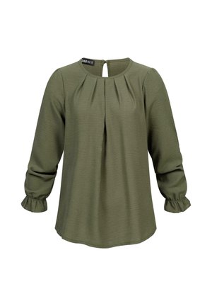 Olijfgroene blouse met een ronde halslijn, geplooide voorkant en driekwartmouwen die eindigen in ruches. Achterkant met ritssluiting. Zachte textuur.