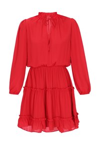 Punainen pitkähihainen mekko, jossa on röyhelökaula-aukko ja vyötärö. Mekossa on kerroksellinen röyhelöhelma ja pehmeä, laskeutuvan kangas, joka on sileä tekstuuriltaan.
