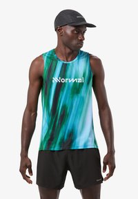 Heren sportshirt zonder mouwen in een groen-blauw verloop, gemaakt van vochtregulerende stof, met een ronde hals en een logo aan de voorkant.
