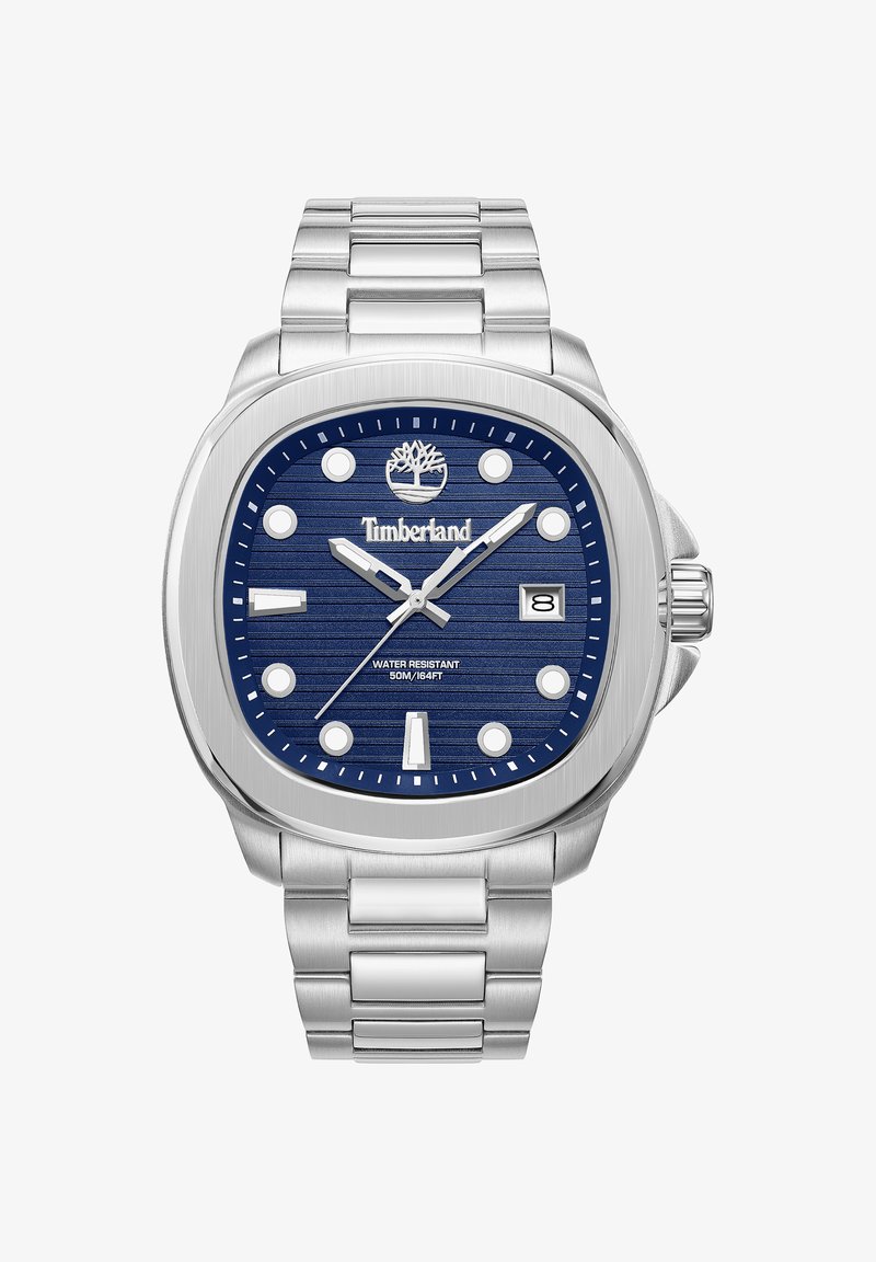 Srebrny stalowy zegarek na rękę z niebieską teksturowaną tarczą, białymi znacznikami godzin i wyświetlaczem daty. Posiada okrągłą kopertę i logo.