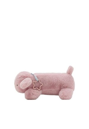 Giocattolo plush rosa morbido a forma di cane, con orecchie pendenti e un'etichetta a forma di stella attaccata a un nastro, con corpo arrotondato e coda piccola.