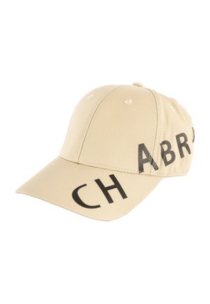 Gorra de béisbol beige con letras parciales negras "CH ABRA" impresas en los paneles frontal y lateral.