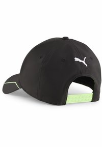 Juodas kepurė su mažu baltu logotipu, pasižyminti lygiu paviršiumi ir kontrastinga lime žalios spalvos reguliuojama juostele gale. Lengvas audinys.