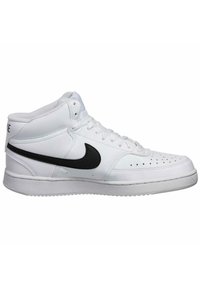 Baskets mid-top blanches avec logo Nike swoosh noir, bout perforé, lacets blancs et col rembourré, vues de côté sur fond blanc.