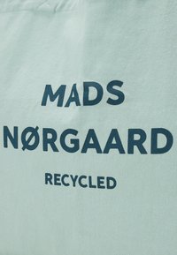 Mads Nørgaard BOUTIQUE ATHENE BAG - Pirkinių krepšys - surf spray