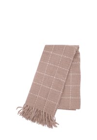 Sciarpa beige chiaro con motivo a griglia bianca e frange, piegata ordinatamente su uno sfondo bianco.