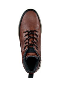Braune Leder-Ankle-Boots mit schwarzen und orangefarbenen Schnürsenkeln, grauem Fleece-Futter, schwarzer Sohle und schwarzem Ziehschlauf an der Ferse, von oben dargestellt.