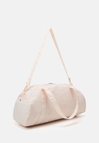 Nike Performance GYM CLUB BAG - Bolsa de deporte - guava ice/guava ice/(night maroon)