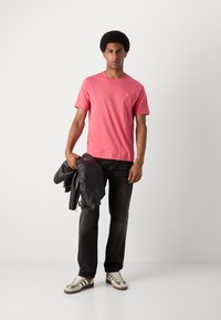 Thumbnail Image 6