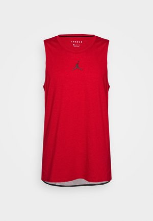 Czerwona sportowa koszulka bez rękawów z czarnym logo Jumpman na środku klatki piersiowej i siateczkową podszewką widoczną na dolnym brzegu.