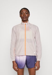 New Balance IMPACT RUN LIGHT PACK JACKET - Větrovka - stone pink