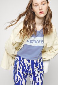 Levi's® THE PERFECT TEE - T-shirt estampada - seasonal country blue