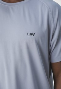 ICANIWILL STRIDE RAGLAN - Camiseta deportiva - light blue