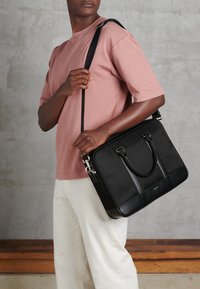 Le Tanneur GASPARD - Laptop bag - Noir