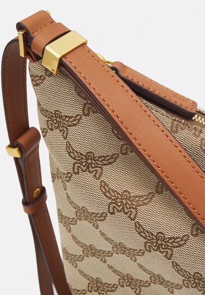 MCM LAURETOS HOBO - Rokassoma - beige