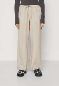 Gina Tricot Petite TROUSERS  - Kelnės - new beige