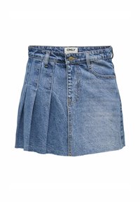 Denim krilo s nabranim dizajnom, modrim pranjem, standardnim pasom in kovinsko zaponko. Ima pet zank za pas in raztrgan rob.