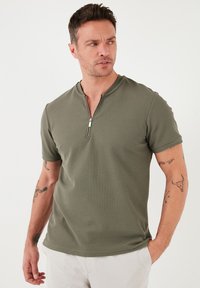Buratti REGULAR FIT - Polotričko - khaki