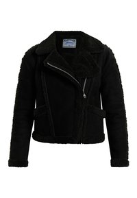 Musta shearling-takki, jossa on vetoketjukiinnitys, leveä kaulus ja sivutaskut. Vartalo on pehmeä, kun taas hihat ovat sileät.